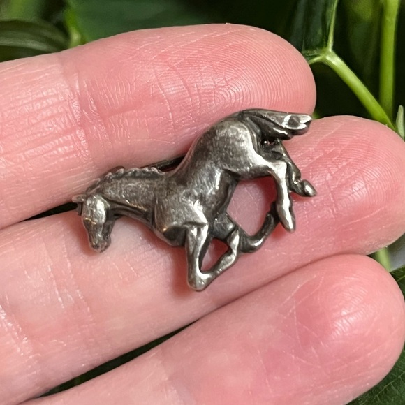 Vintage Sterling Silver Galloping Horse Pin/Pendant - Picture 3 of 12